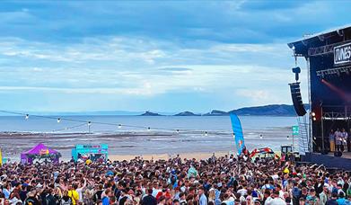 Tunes on the Bay