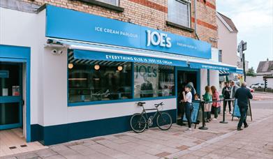 Joes Ice Cream entrance with queue
