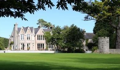 Parc-Le-Breos Restaurant exterior view from grounds