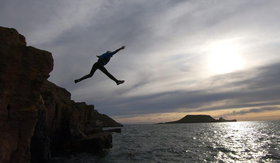 Savage Adventures coasteering jumping into water